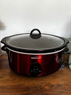 Brentwood Red Slow Cooker with Glass Lid